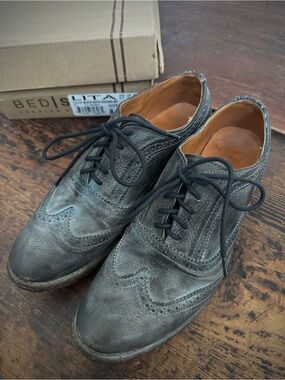 Bed Stu Lita Women’s Black distressed Leather Wingtip Oxfords